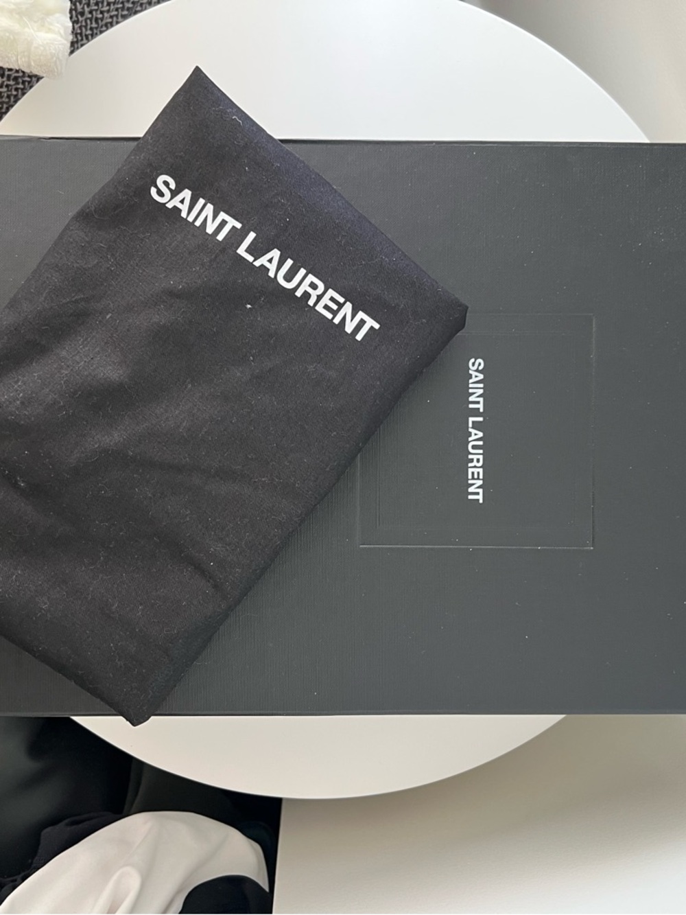 Saint Laurent Le 5 À 7 Supple Small Grained Leather - Picture 10 of 12